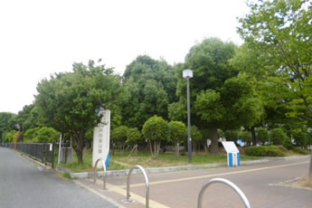 八戸ノ里公園と東大阪アリーナ